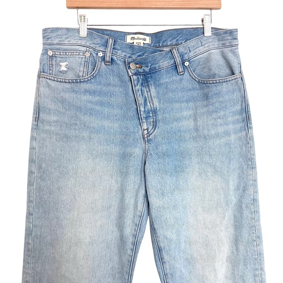 MADEWELL The Low-Slung Straight Jeans in Sevilla Light Wash Blue Loose Leg - Picture 8 of 13